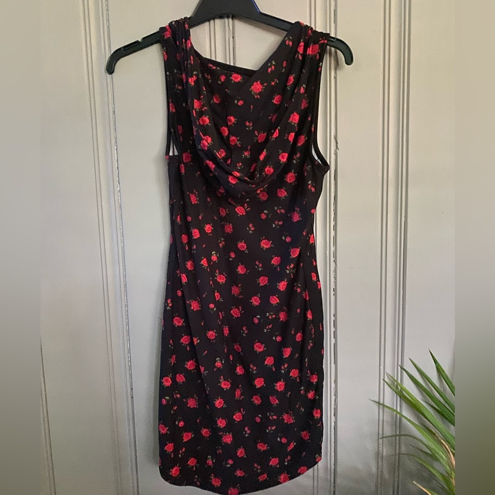 Hooded sleeveless dress